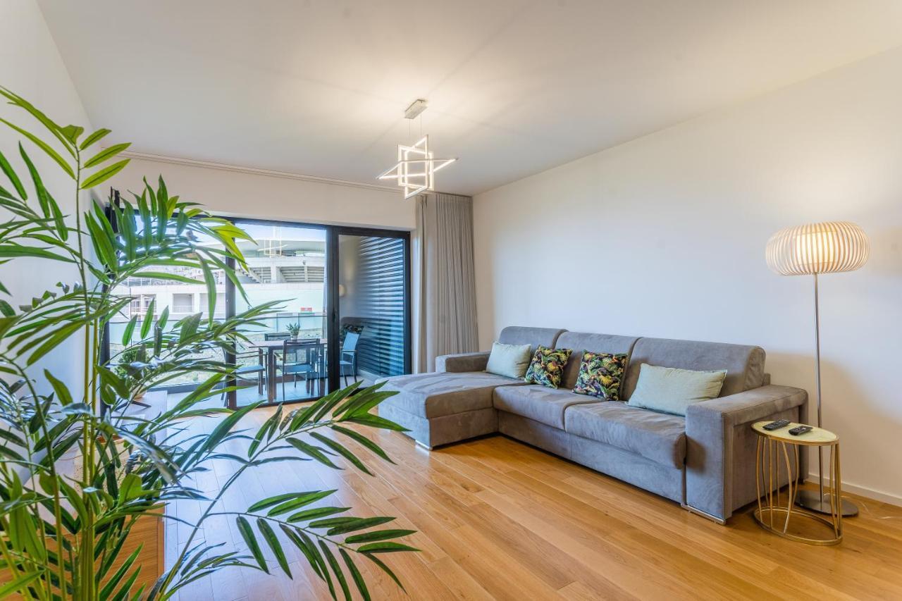 Flh Balcony Flat With Pool Appartement